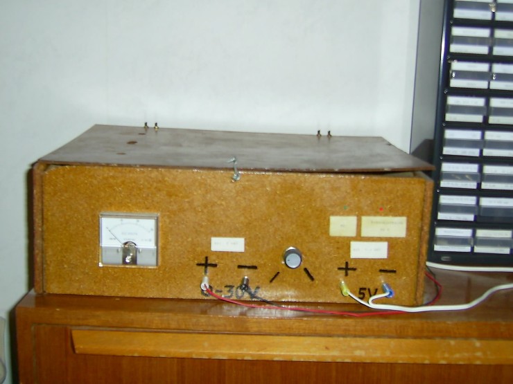 A close-up of DC Power Supply 0-30 V