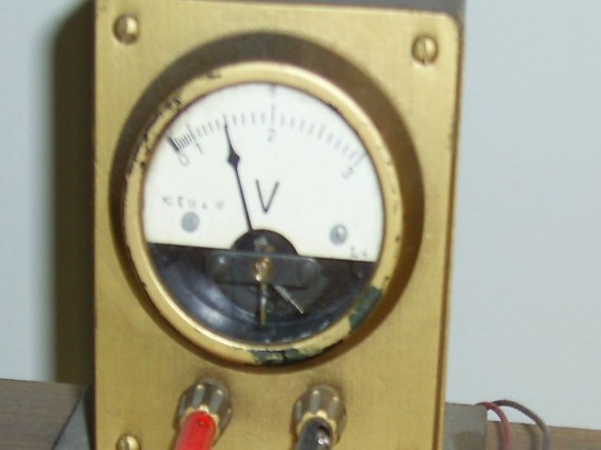 A close-up of the voltage meter. Range: 0.5 V - 3 V