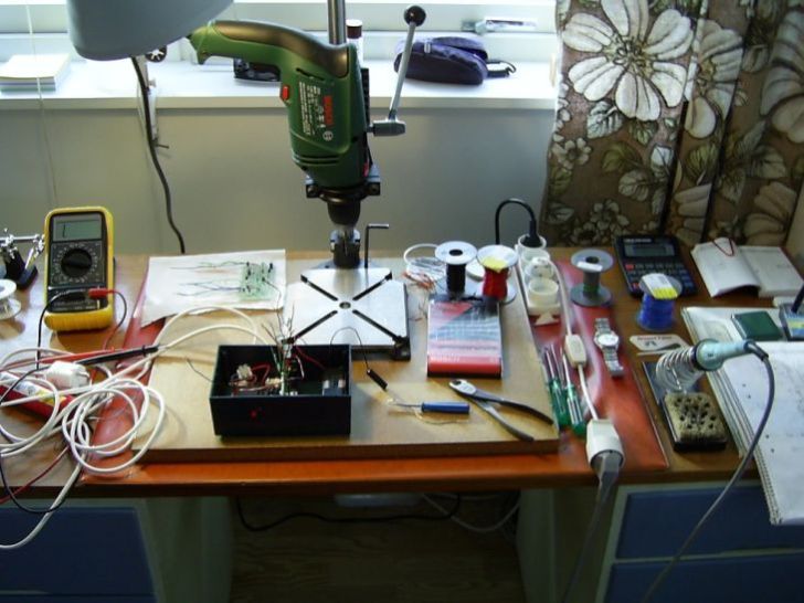 The construction of The Phone Line Indicator Back-Up, from year 2007