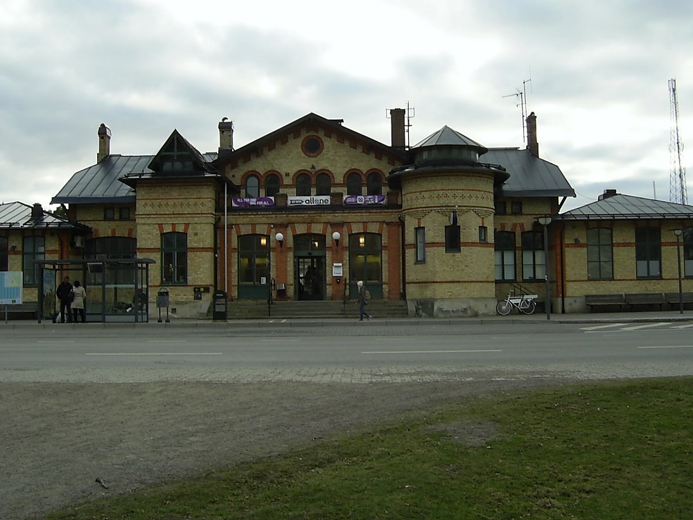 Ängelholms stationsbyggnad