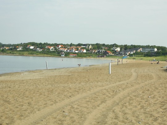 Stranden mot förorten Skälderviken