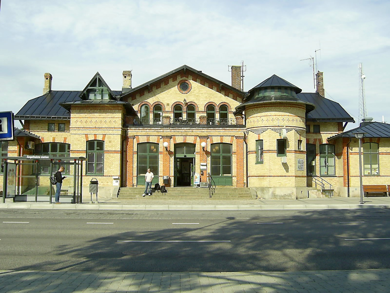 Ängelholms stationsbyggnad